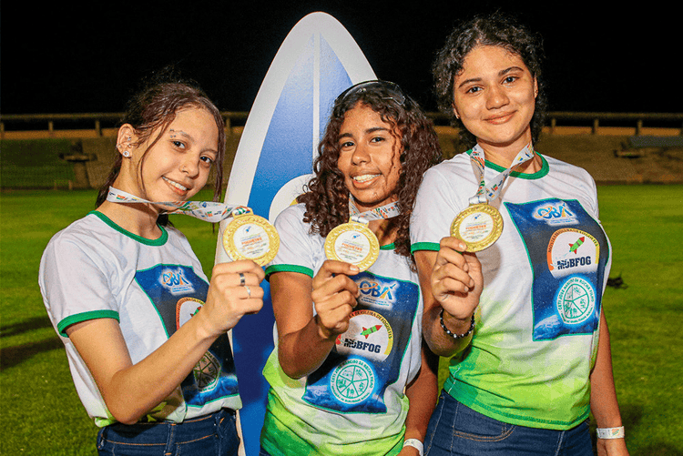 Estudantes premiadas na 1ª Jornada Estadual de Lançamento de Foguetes em 2023.