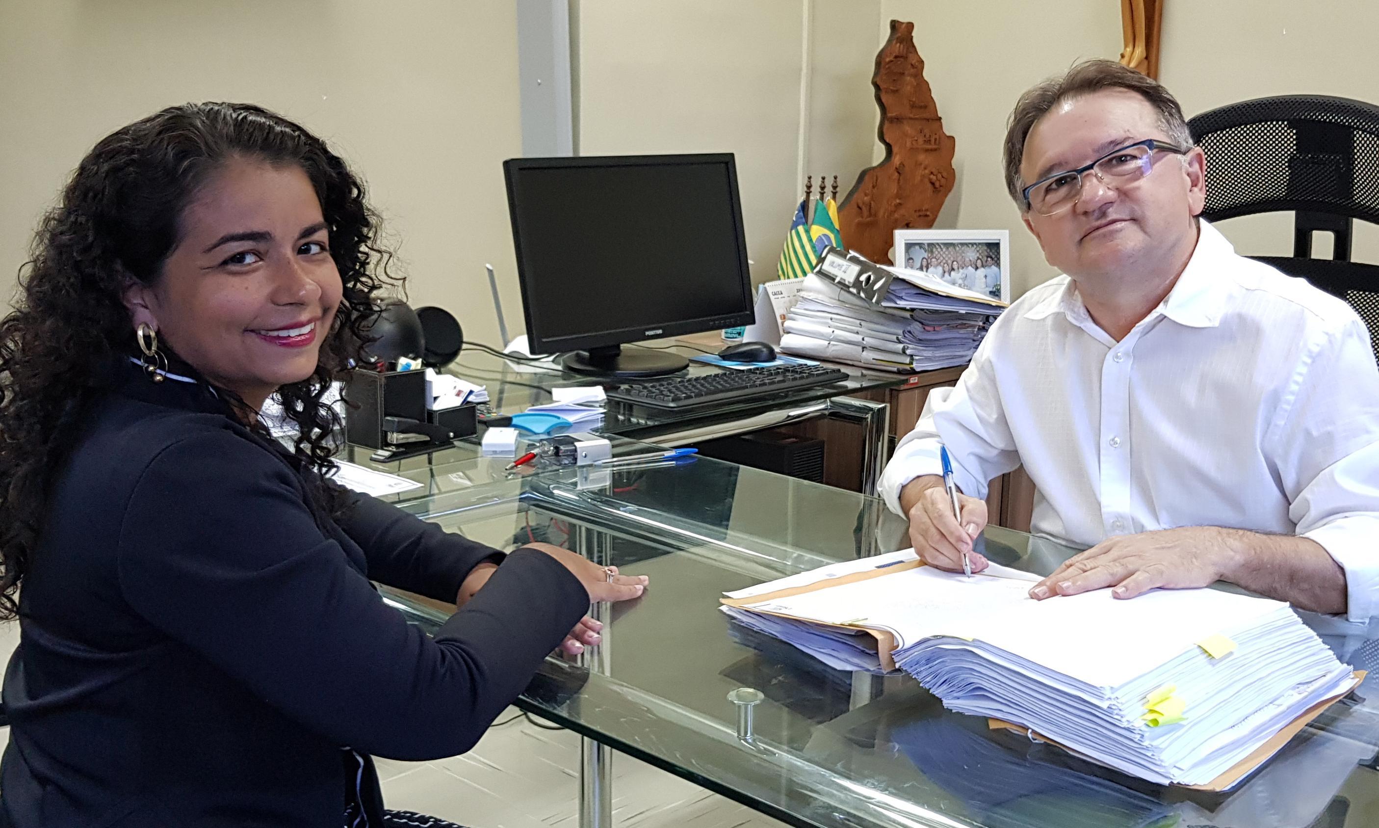 Merlong solano homologa licitação para elaborar plano