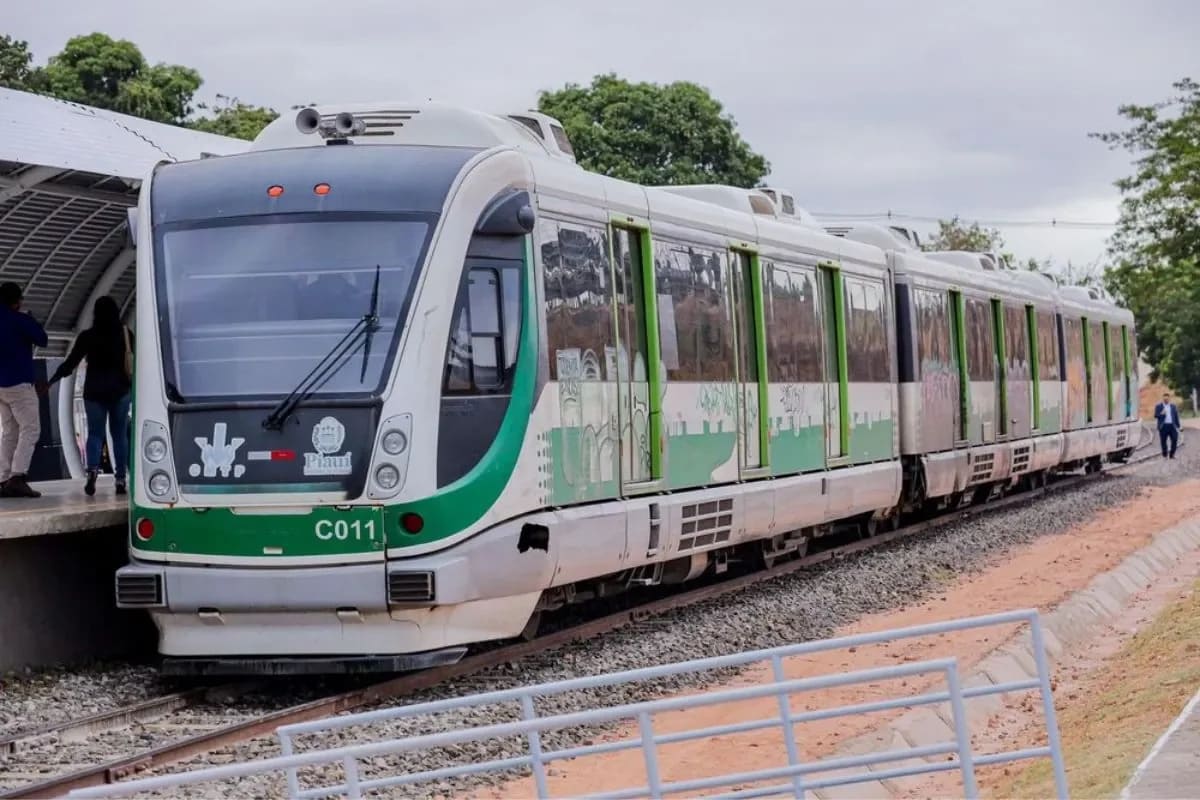 Estações Todos os Santos e Colorado do metrô operam em horários de pico em Teresina