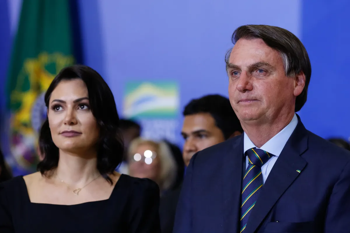Michelle Bolsonaro atualiza quadro de saúde do esposo