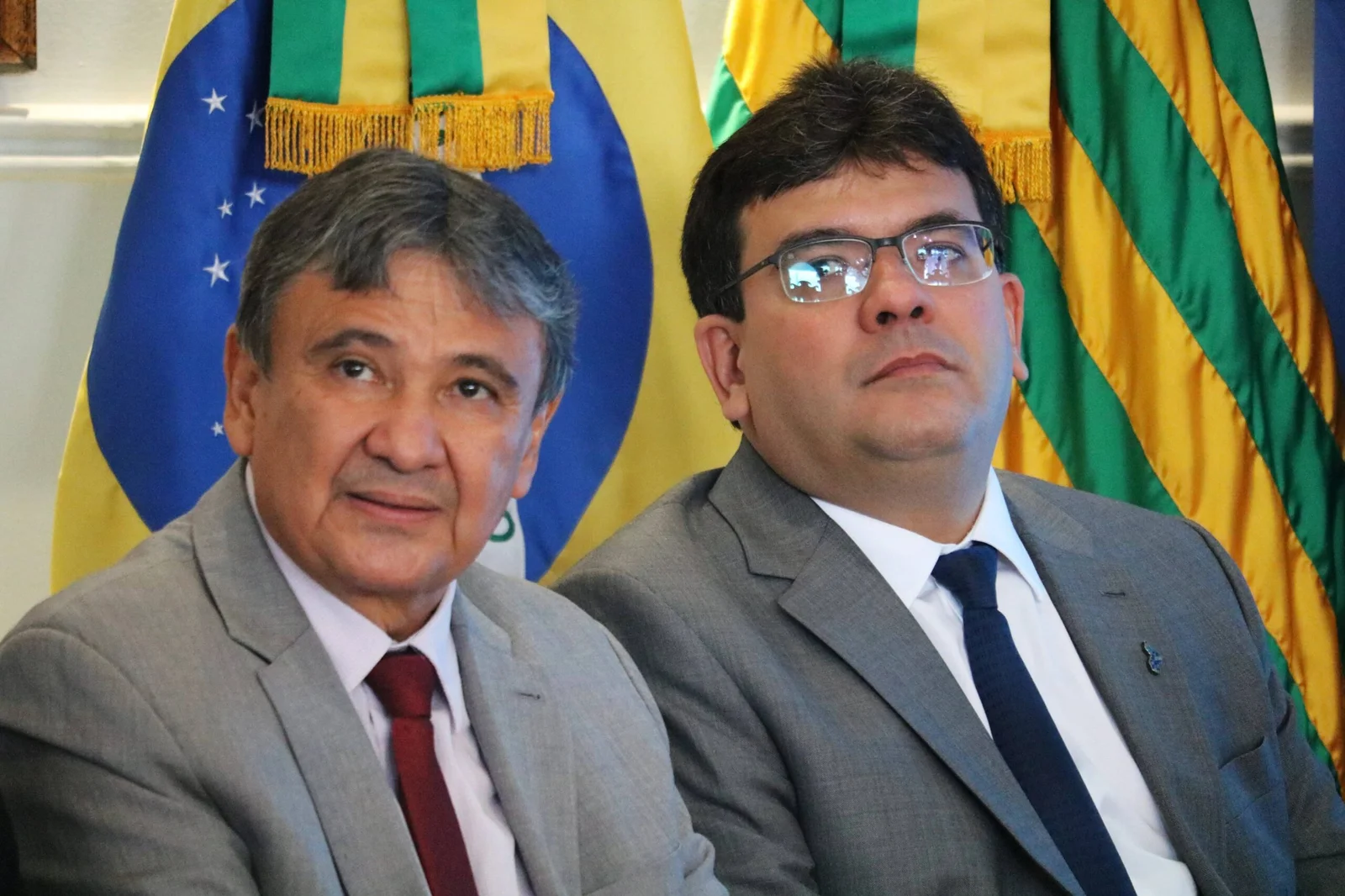 Wellington Dias e Rafael Fonteles participam da entrega de vans e ambulâncias em frente à Assembleia Legislativa do Piauí e reforçam discurso de união política.