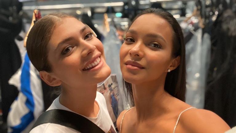 Valentina Sampaio e Lais Ribeiro no camarim