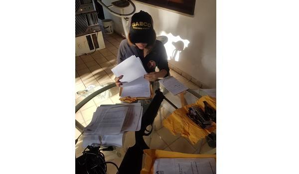 Agente da GAECO durante a operação