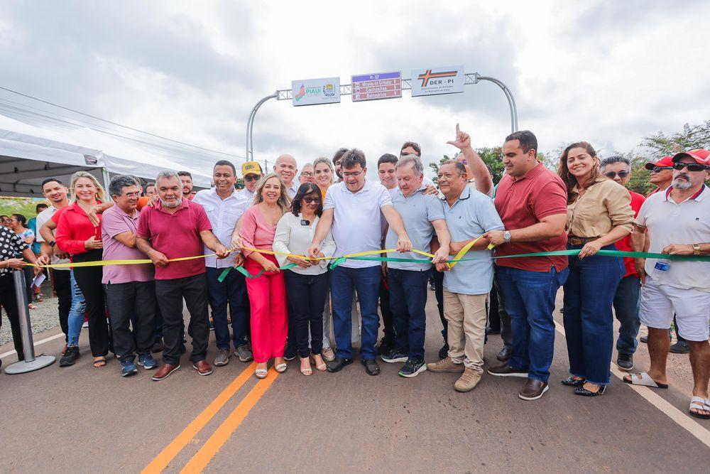 Governador Rafael Fonteles inaugura reforma de estrada em Pedro II
