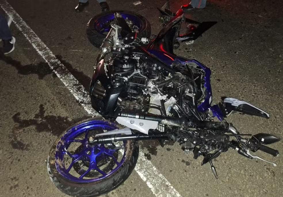 Motociclista foi arremessado por 18 metros e ficou gravemente ferido