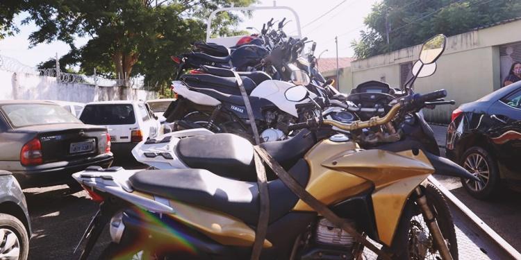 Motos apreendidas no bairro Pedra Mole em Teresina