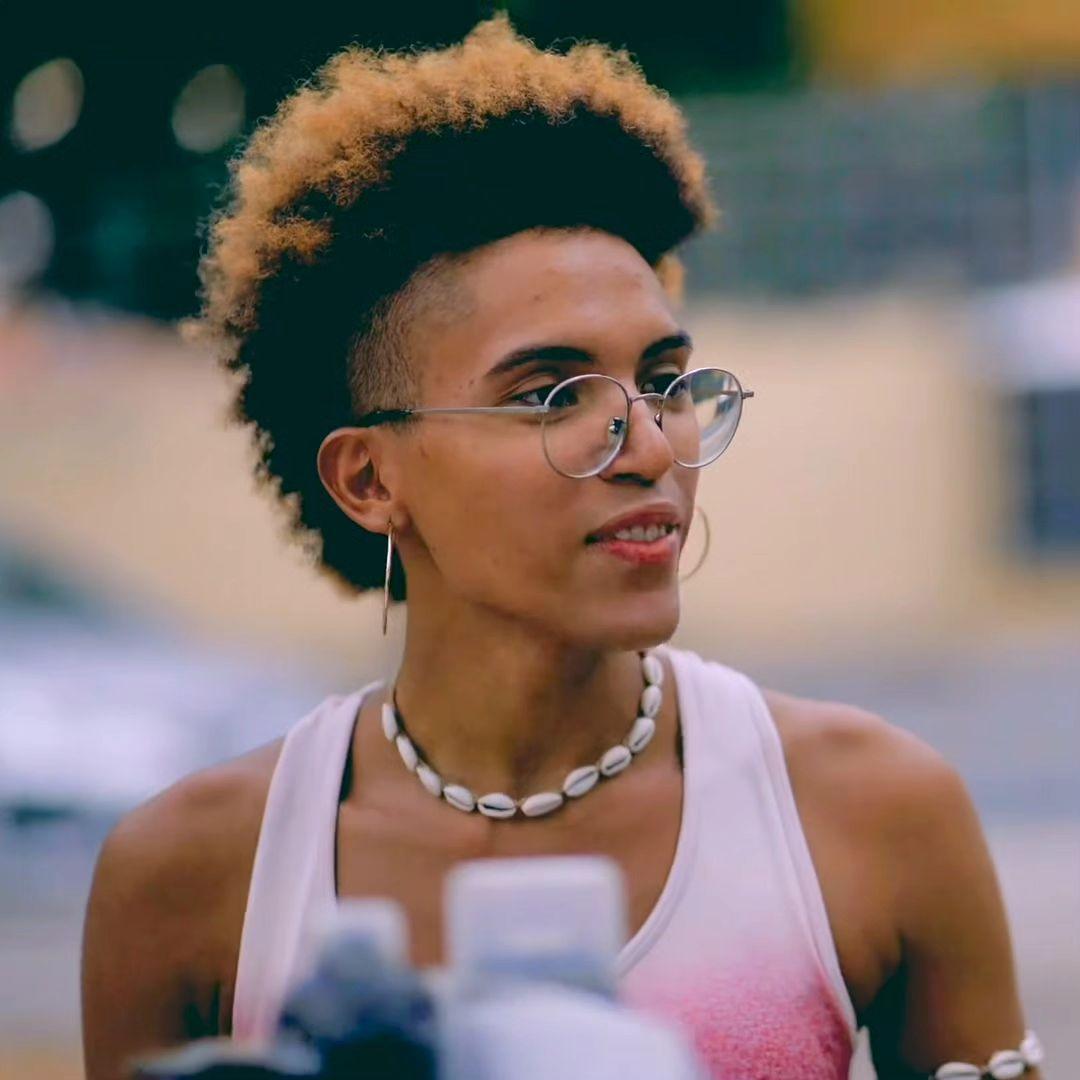 A artista Jezebel Mwangi Ribeiro do Nascimento