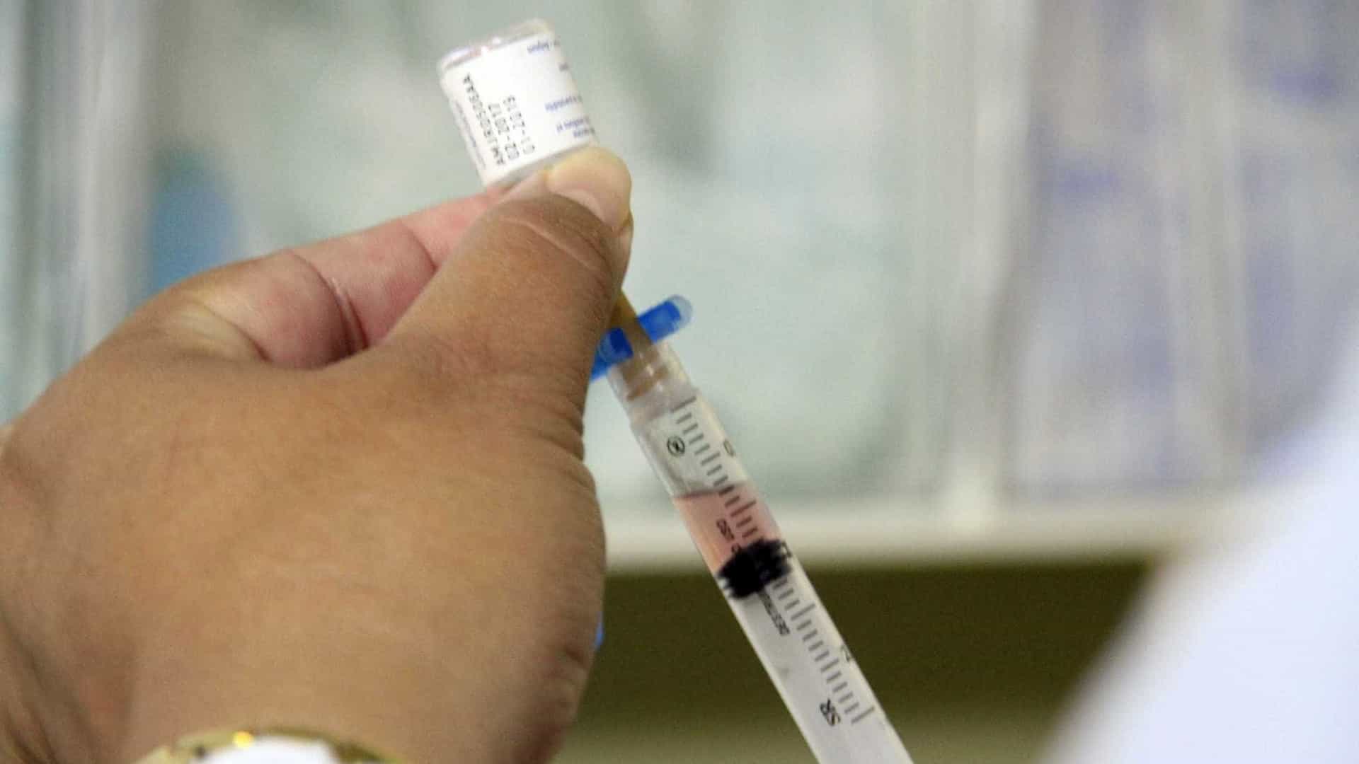 Vacina falsa contra covid-19 é vendida em Niterói, alerta Anvisa
