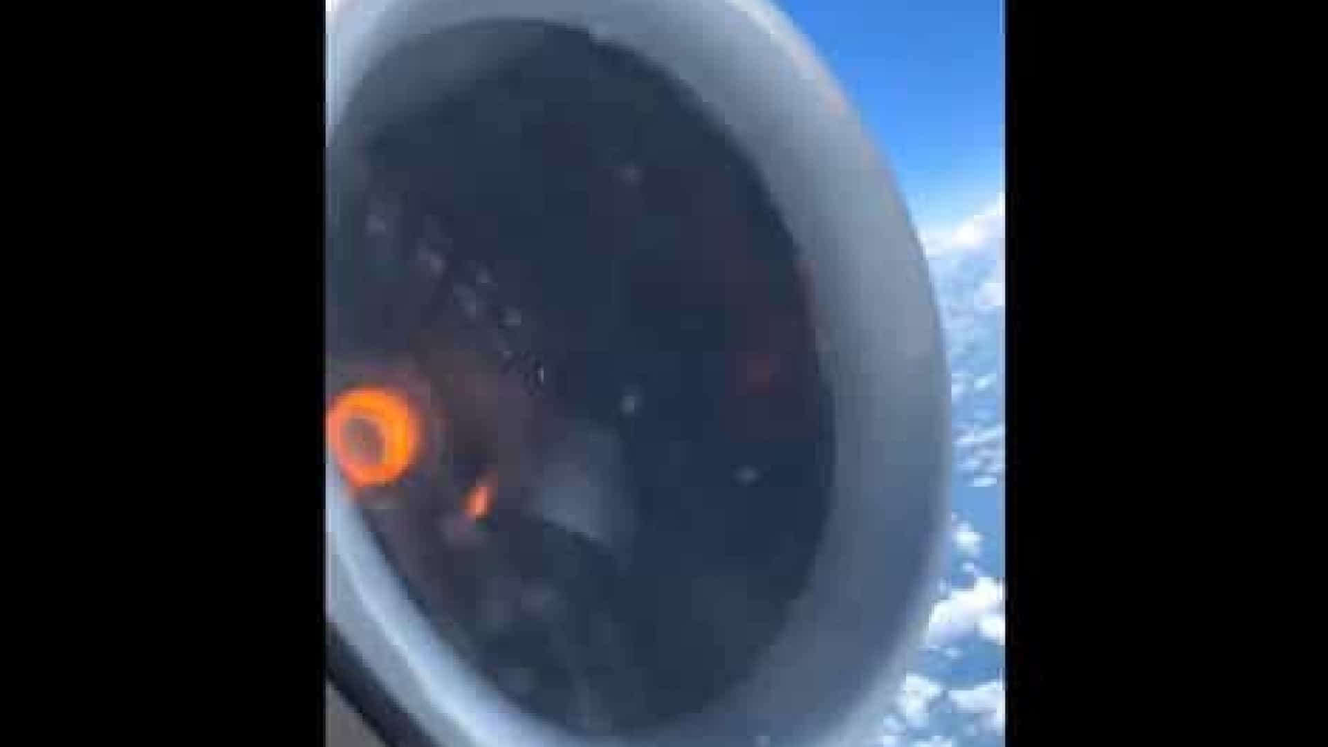 Momento onde a peça se solta do avião