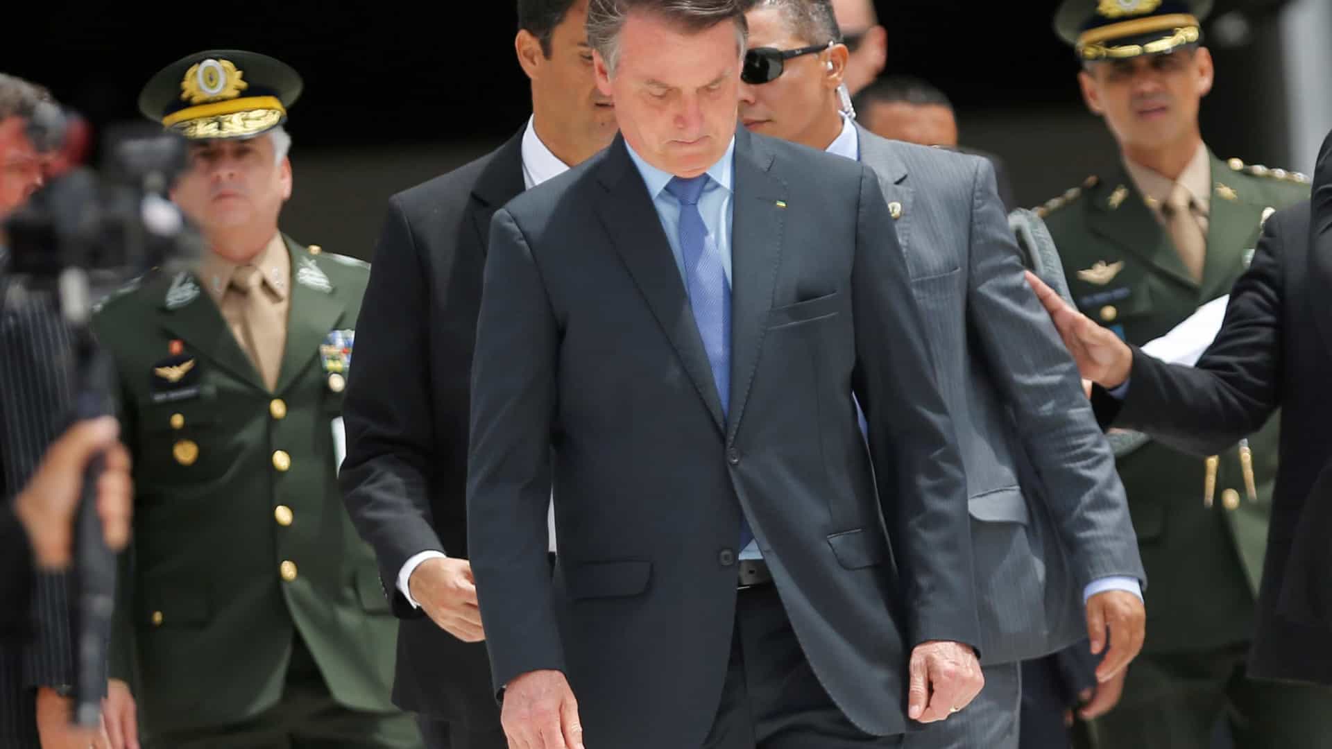 Bolsonaro é chamado de 'traidor' durante formatura de militares