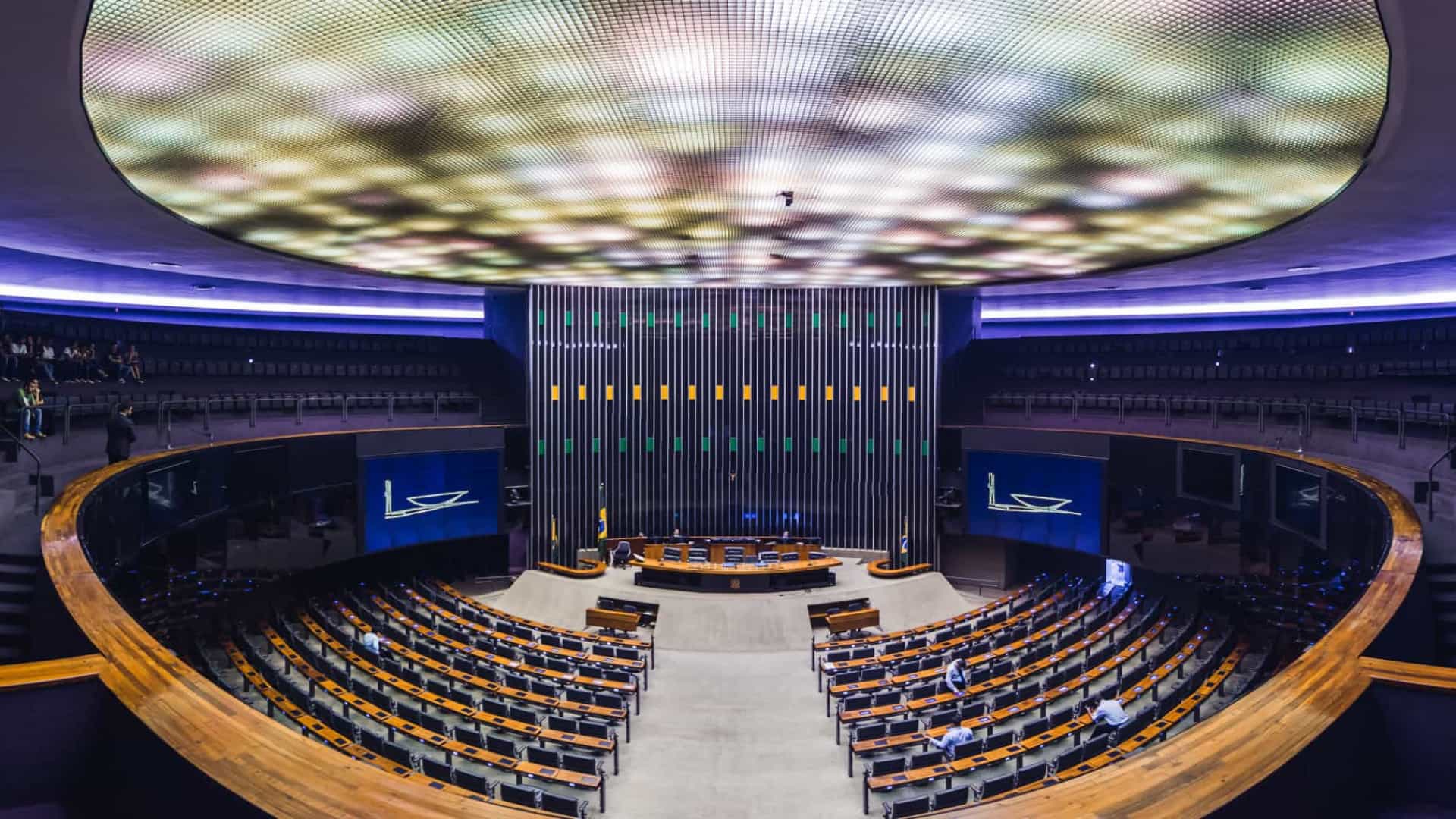 Governo prevê privatizar oito empresas em 2021