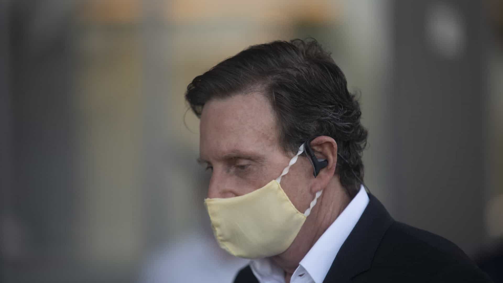 Polícia faz buscas na casa de Crivella