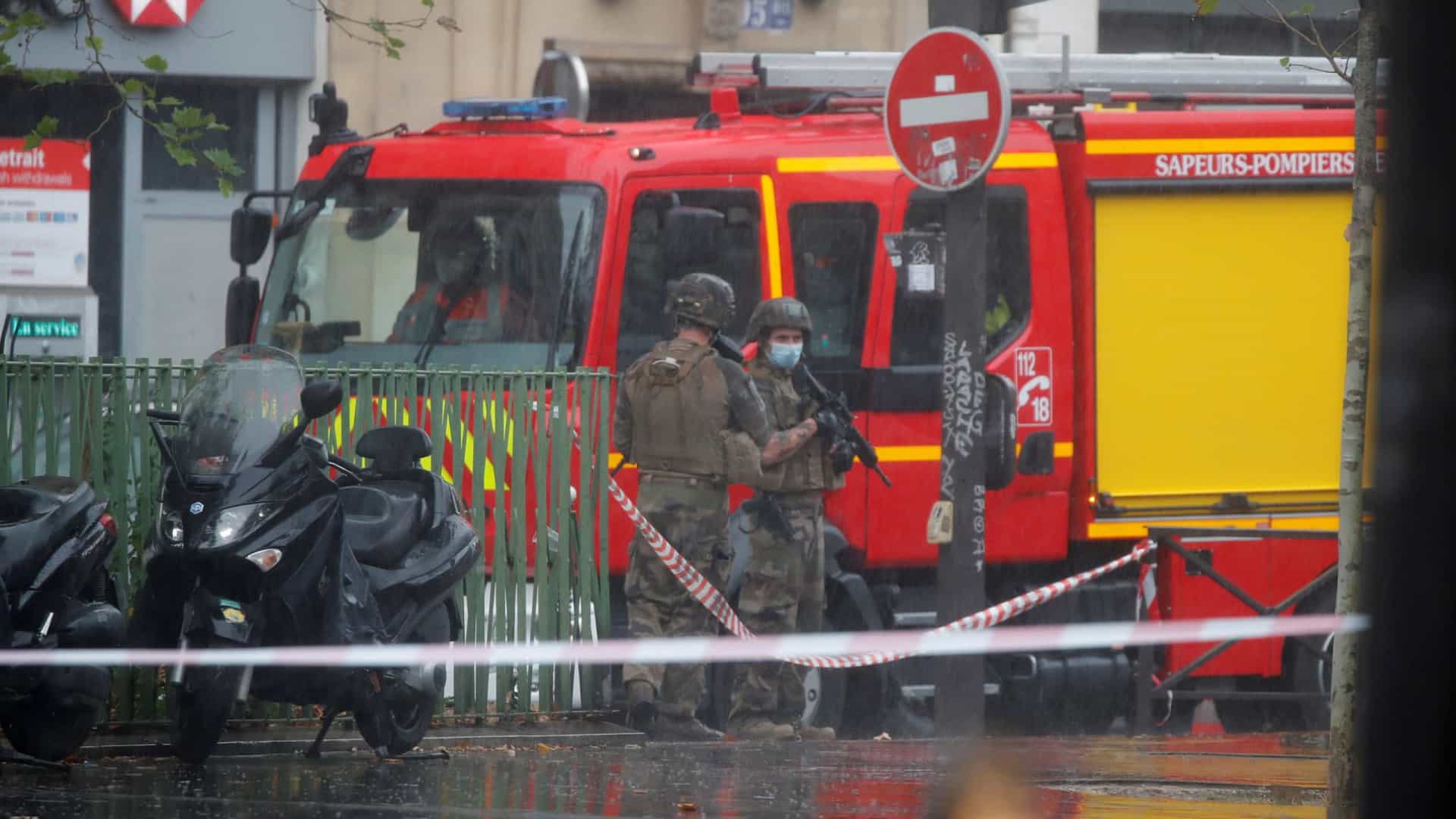 Paris: ataque junto a antiga sede do Charlie Hebdo deixa quatro feridos