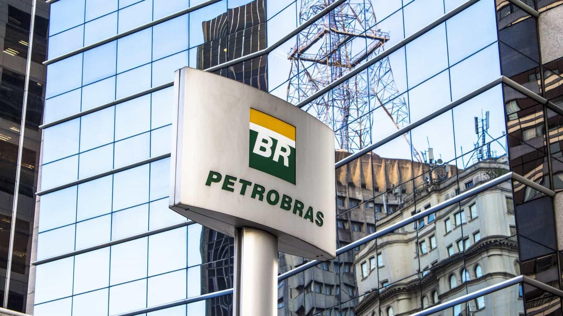 Petrobras aprova reajuste de 4% na gasolina, e de 5% no diesel
