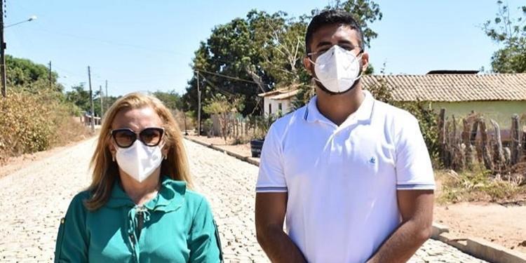 Prefeita Neidinha e o filho João Gabriel