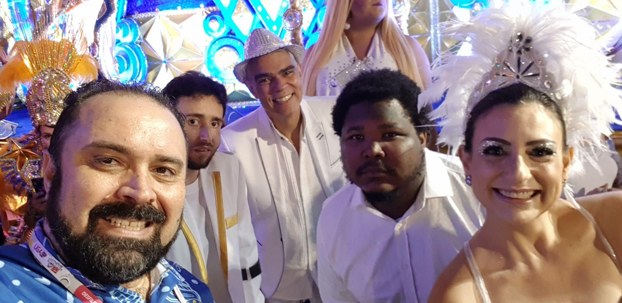 Nizo Neto, Ex BBB Ronan Oliveira, Tati Presser e amigos