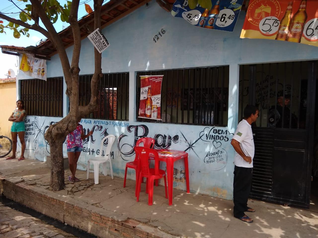 Briga em um bar deixa dois feridos