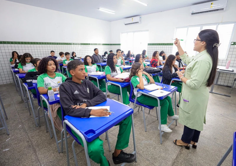 Governo do Piauí atualiza salários de professores temporários da rede estadual.