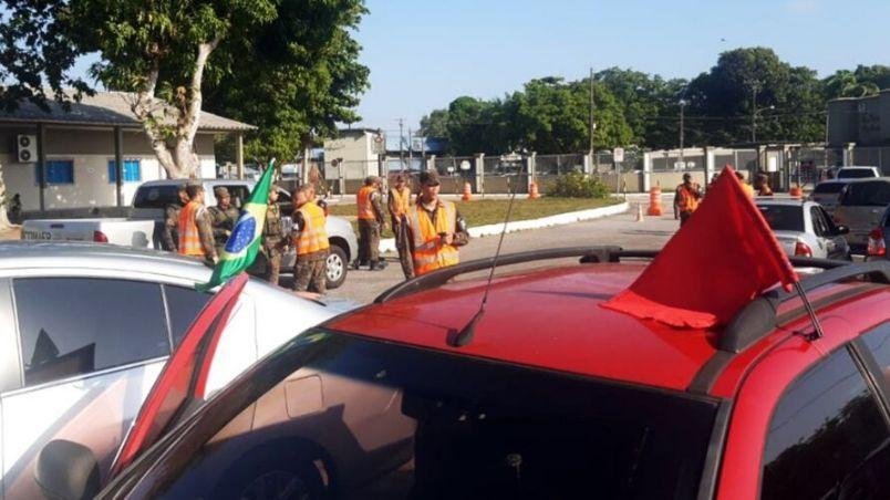 Professor petista recebe voz de prisão ao estacionar em colégio militar