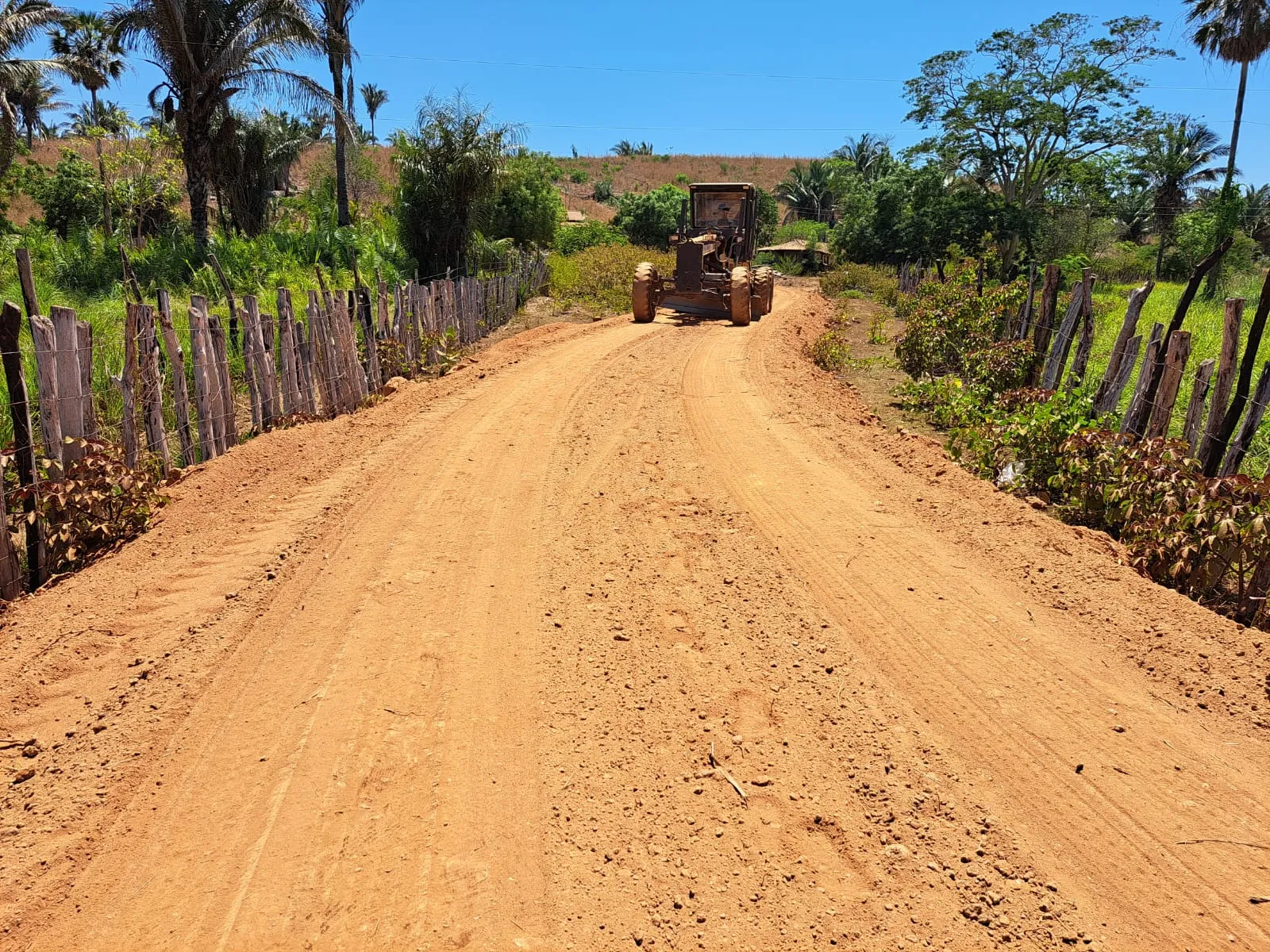 Prefeitura de São João do Arraial recupera estrada e melhora acesso às comunidades rurais