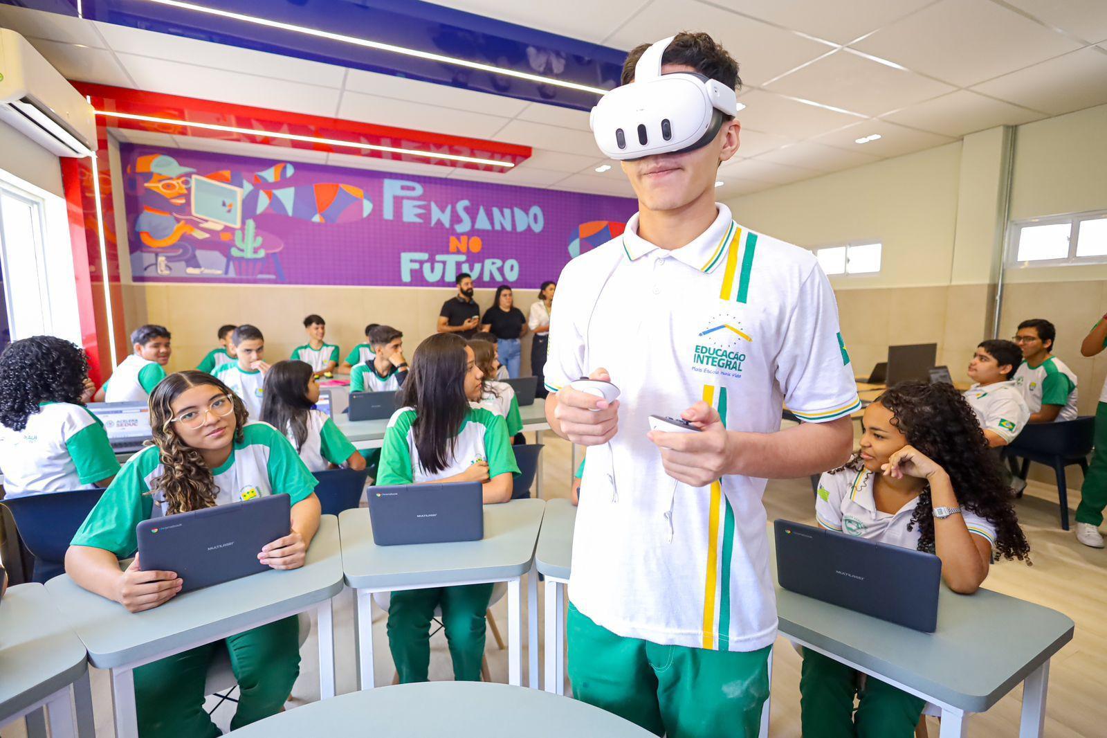 Óculos de realidade virtual é utilizado nas aulas das escolas da rede estadual do Piauí
