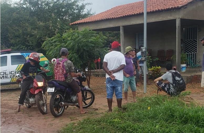 Filhos são acusados de atirarem na própria mãe