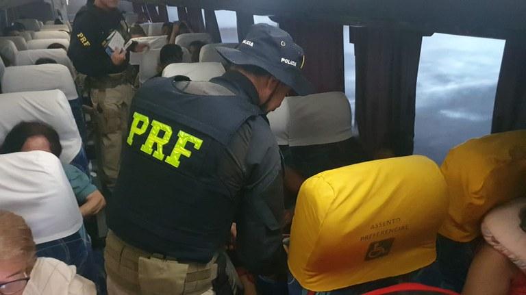 PRF foi acionado após denúncia de importunação sexual dentro de ônibus