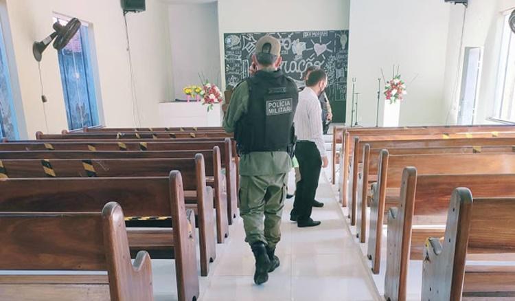 Polícia esteve na igreja investigando cena do crime