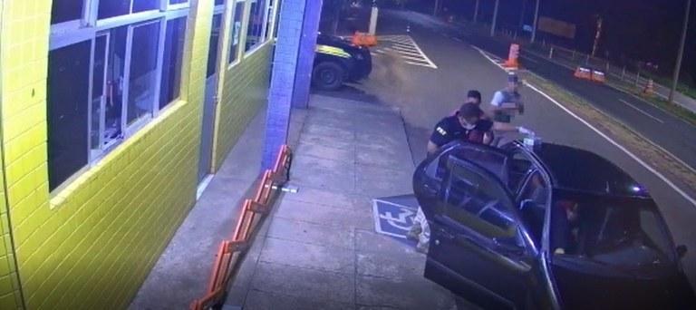 Mulher deu à luz dentro do carro