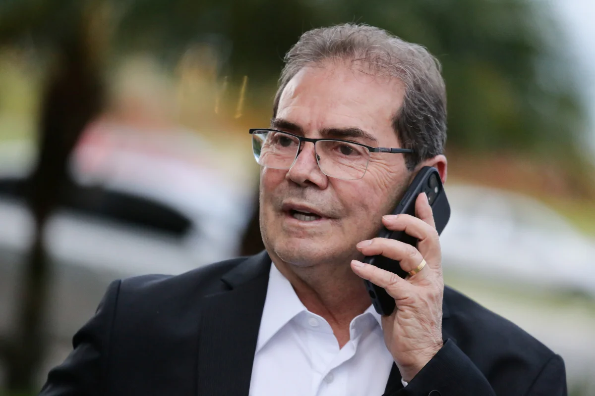 Relator reduzir pena de Bolsonaro de 27 anos e 3 meses para 2 anos e 4 meses