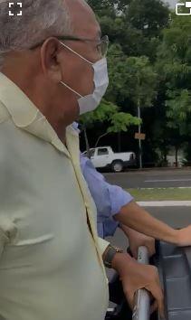 Dr. Pessoa vai em carro aberto para o primeiro dia de trabalho