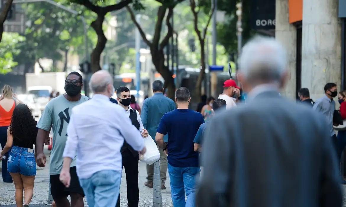 Expectativa de vida no Brasil em 2023 chega a 76,4 anos, segundo IBGE
