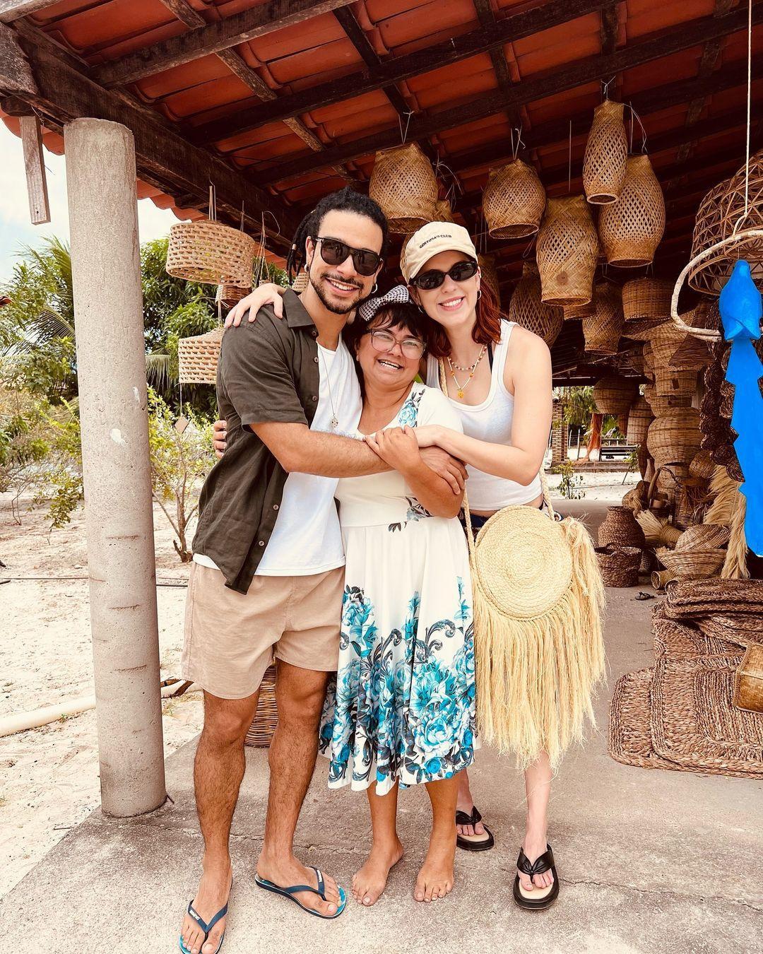 Sophia Abrahão e Sérgio Malheiros visitaram a artesã Nêda Lopes