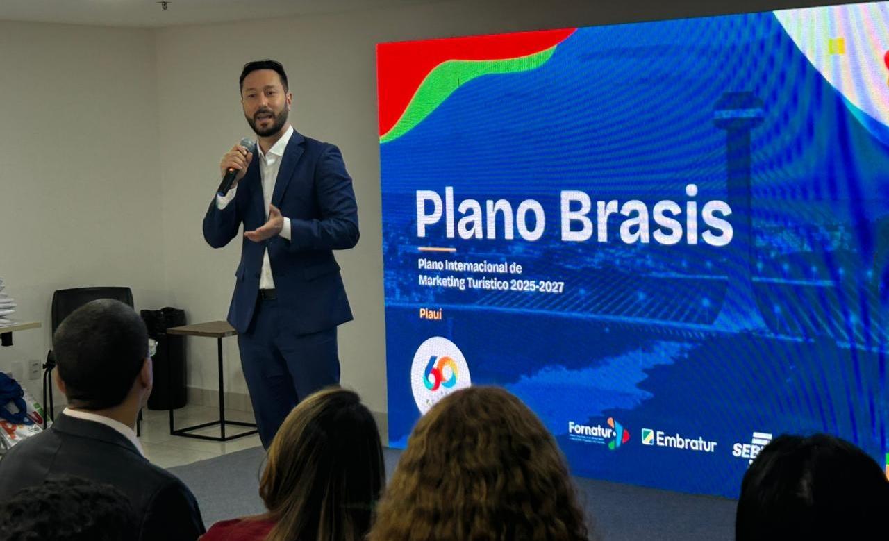 Alexandre Nakagawa, gerente de Negócios e Estratégias para o Mercado Internacional da Embratur, durante lançamento do Plano Brasis em Teresina