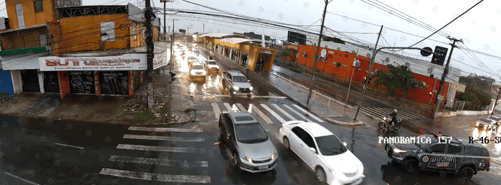 Carro havia sido furtado por volta das 14h e por volta das 17h40 foi recuperado