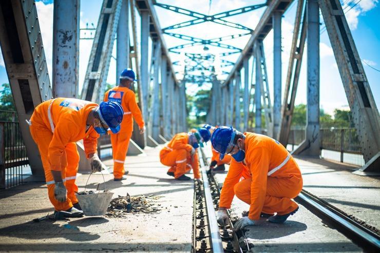 Ponte Metálica passa por reparos