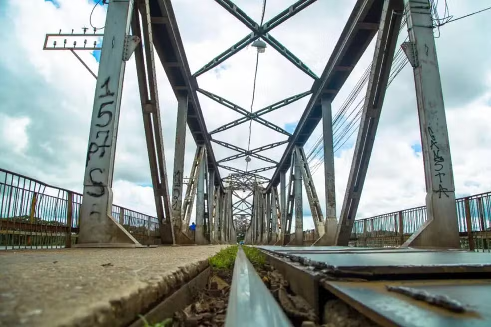 Ponte Metálica, liga as cidades de teresina (Pi) e Timon (MA)