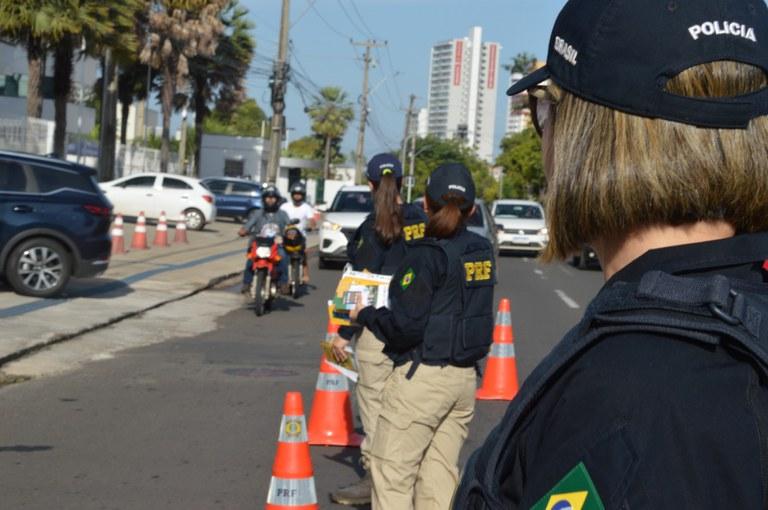 PRF fiscaliza rodovias federais