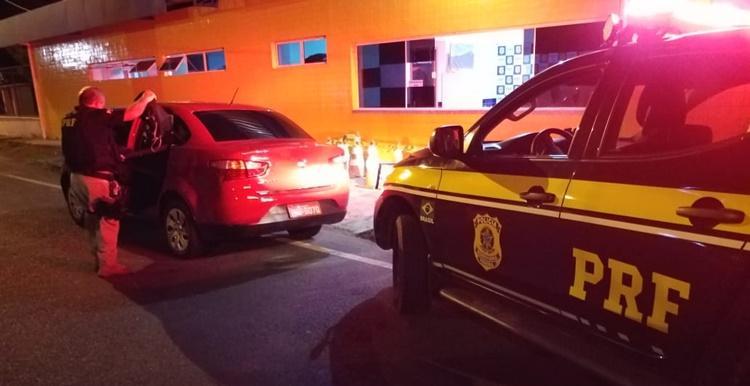 Taxista chegou a desmaiar após ser resgatado pela PRF
