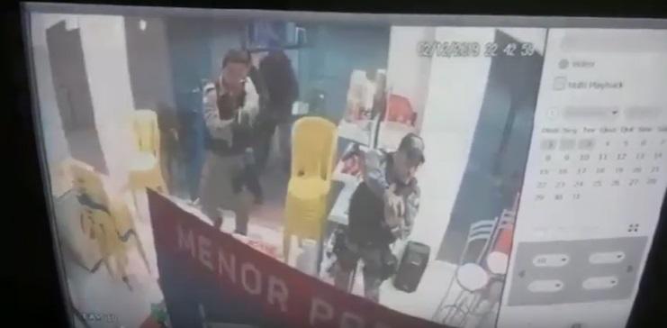 Momento em que policiais entram no Posto de Combustíveis e prendem acusado de assalto a bancos
