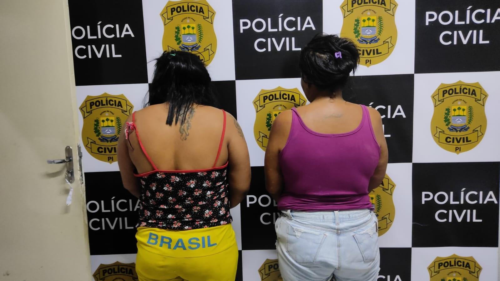 Mãe e filha são presas em flagrante por tráfico de drogas