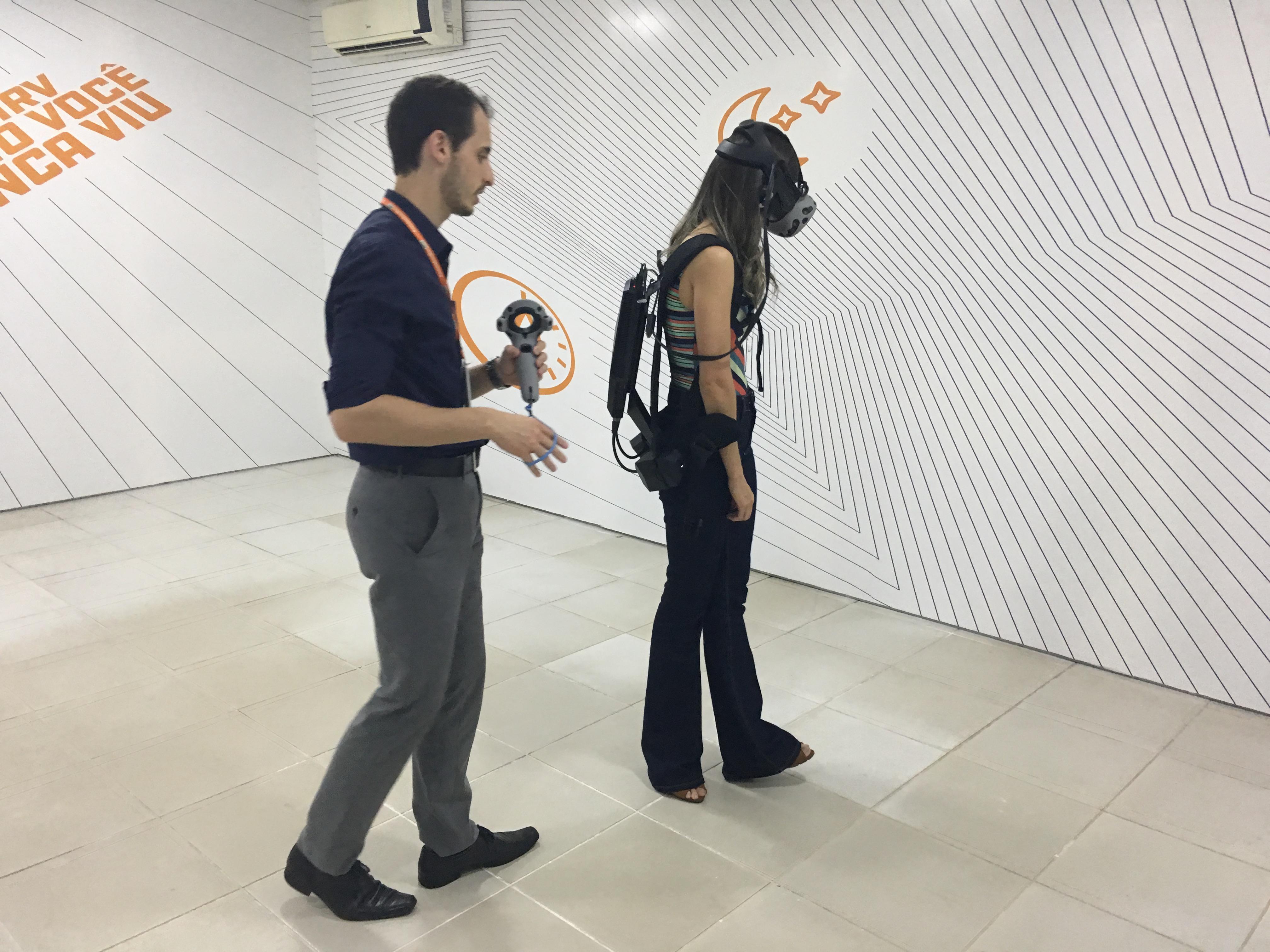 Projeto da MRV Engenharia que substitui os clássicos decorados por computadores ultramodernos e óculos de realidade virtual