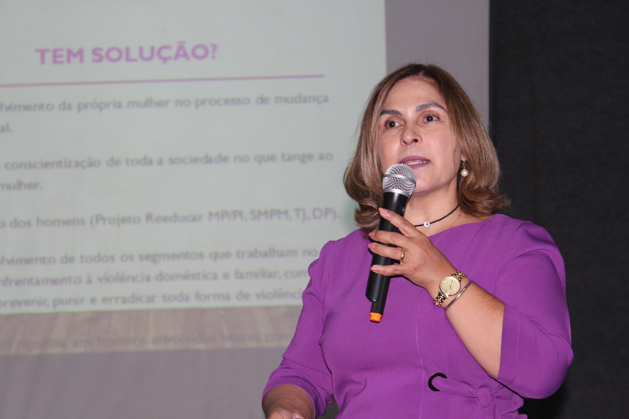 Promotora de Justiça Amparo Paz