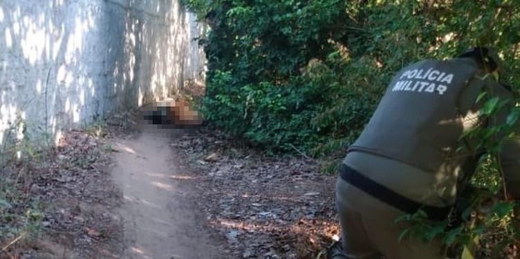 Corpo foi encontrado às margens de lagoa na zona Norte