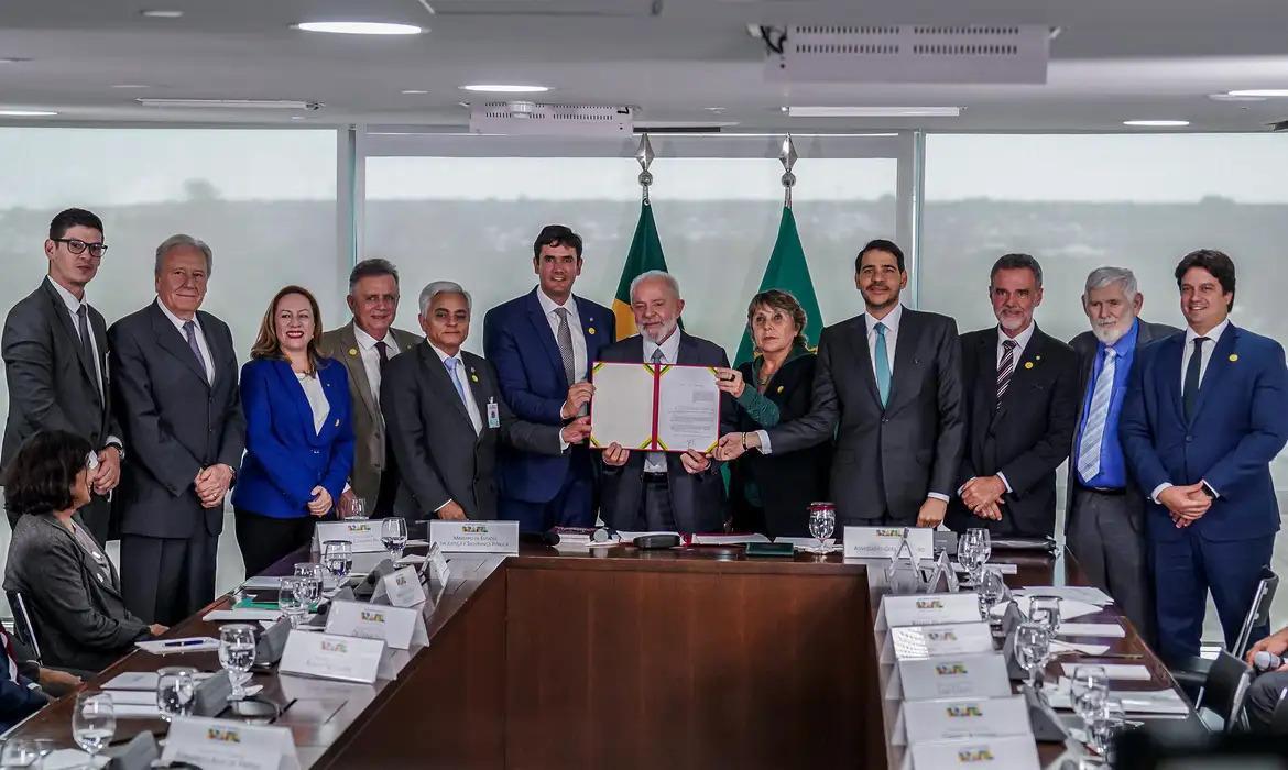 Lula sanciona nova lei que estabelece regras específicas para a escolha de foro em contratos privados