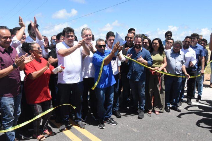 Rafael Fonteles inaugura asfaltamento em Parnaíba