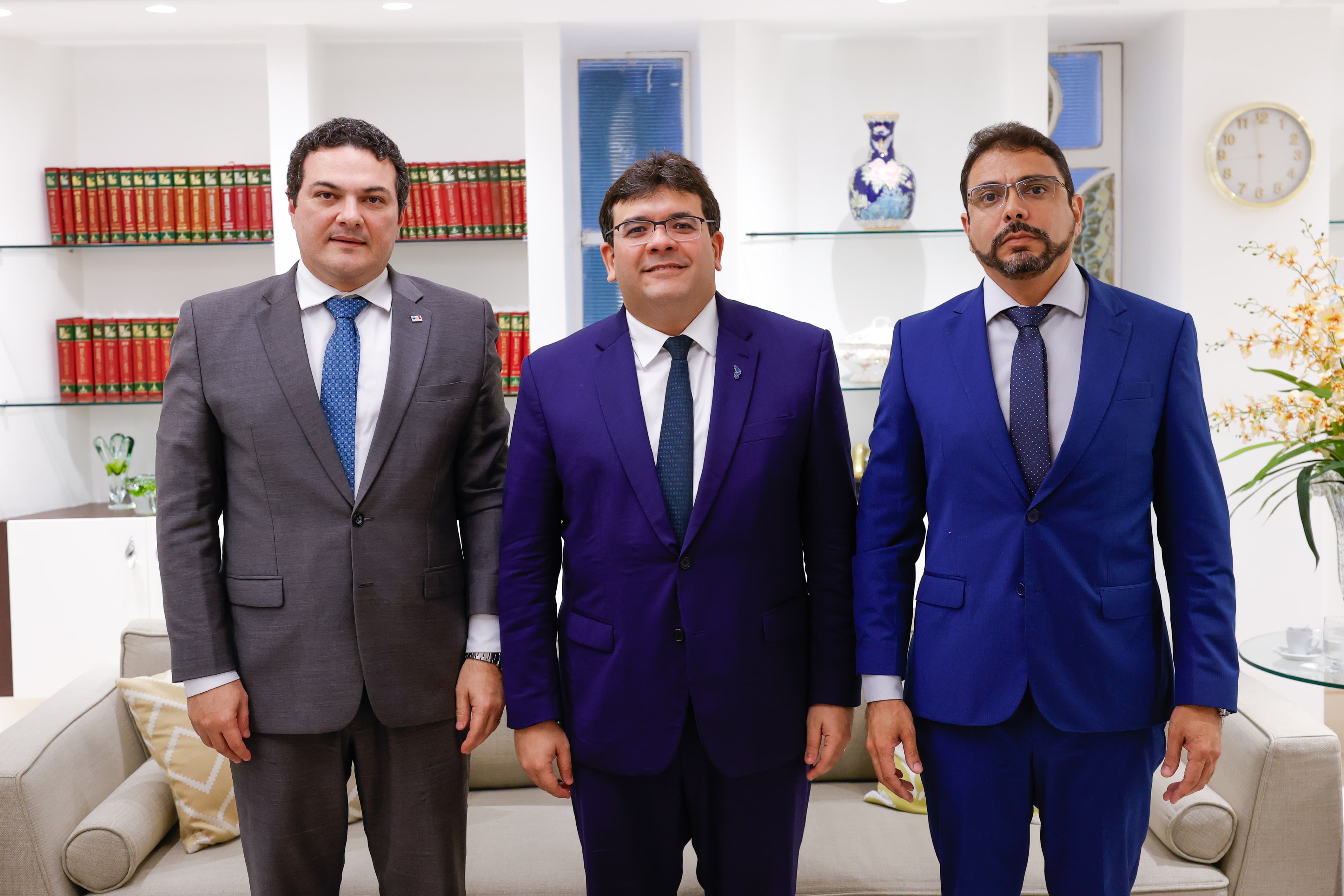 Governador Rafael Fonteles com o presidente da OAB, Celso Barros Neto, e o procurador Pierot Júnior