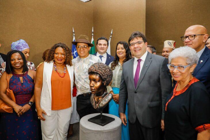 Margareth Menezes na inauguração do busto de Esperança Garcia