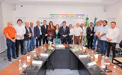 Rafael Fonteles recebe suplentes de vereador em Teresina