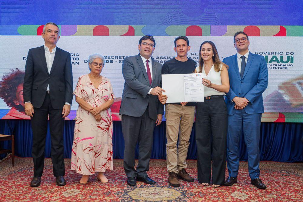 Governador Rafael Fonteles assina acordo com Banco Mundial para zerar desnutrição infantil no Piauí